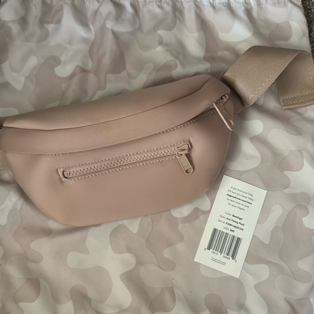 NWT Dagne Dover Ace Fannypack